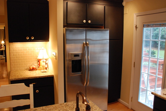 painting kitchen cabinets black